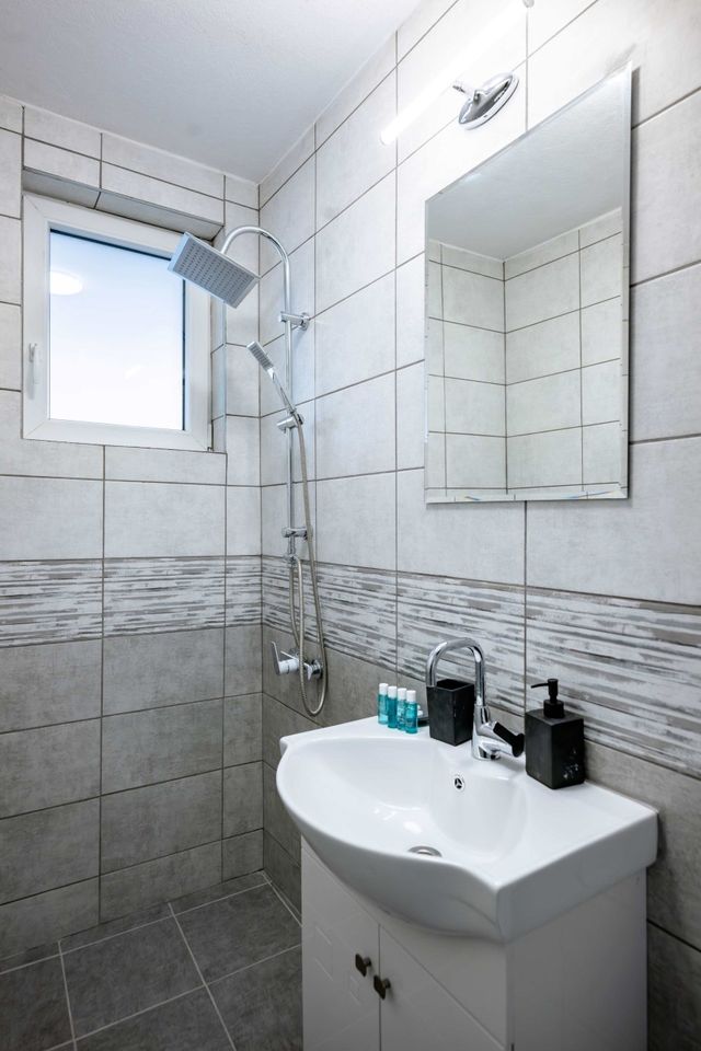 1BR Flat Steps from Metro and Tram Stops