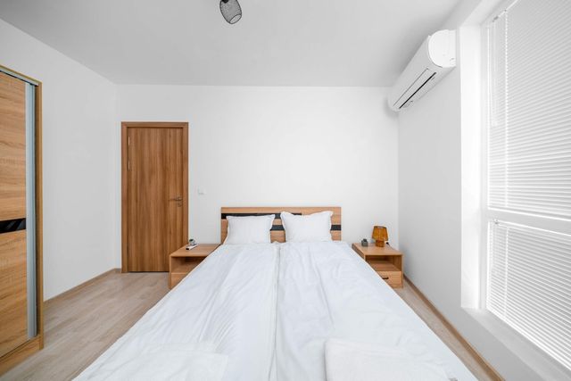 1BR Flat Steps from Metro and Tram Stops