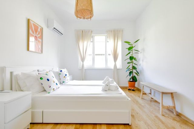 Scandinavian Charm - Central 1BD with Desk