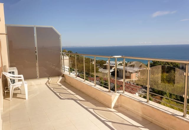 Spacious 3BD Flat with Large Terrace & Sea View