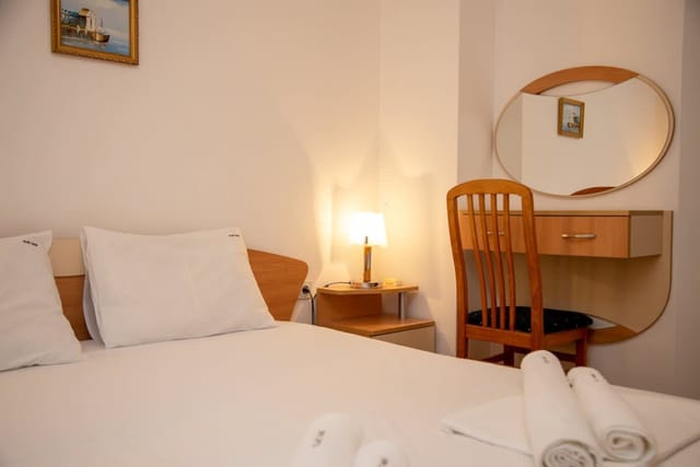 Convenient 2-Bedroom Flat next to Harmanite Beach