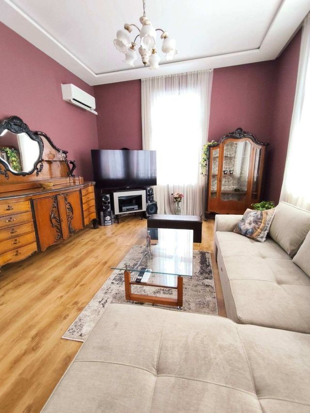 Apo Apartment - Top Center