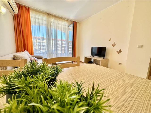 Cozy 1 bedroom pool view  Royal Sun