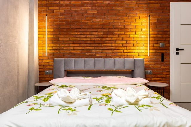 Industrial-style 2BD Loft with Parking Spot