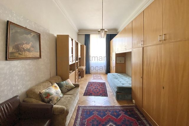 Classic Grand Apartment with Connecting Period Drawing Rooms