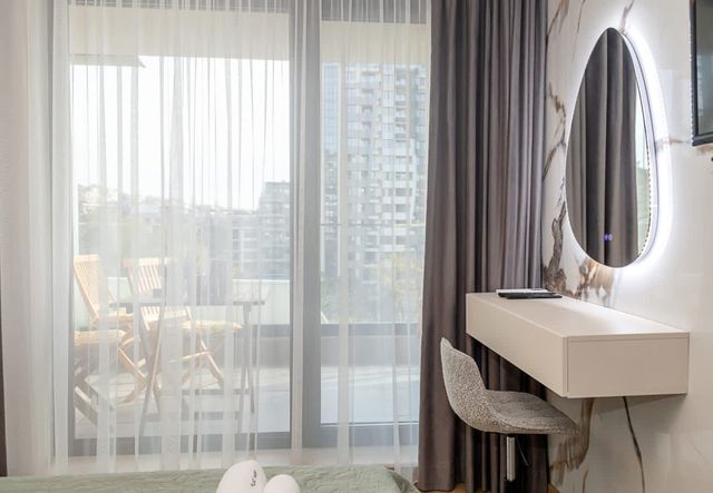 Cozy 1-Bedroom with Sea View & Parking