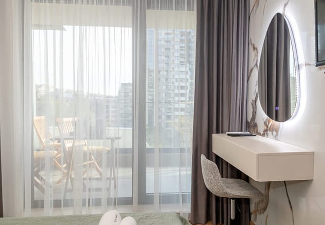 Cozy 1-Bedroom with Sea View & Parking