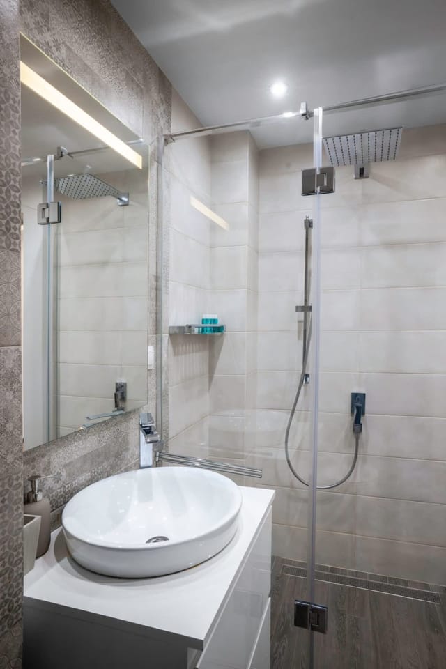 Central Luxurious 2 BD Flat near NDK