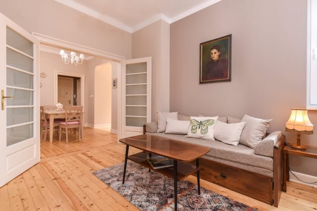 Chez Marie - Cozy One-Bedroom with Balcony