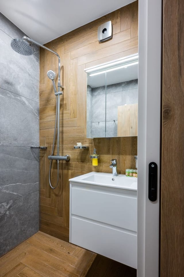 Marble Essence: 2BD Retreat in Top City Centre