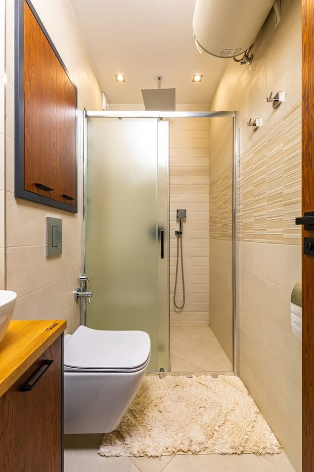 New Luxury & Bright 2 Bedroom Apartment