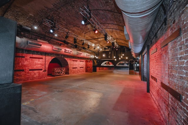 Three Railway Arch Industrial Venue with a Courtyard in Shoreditch