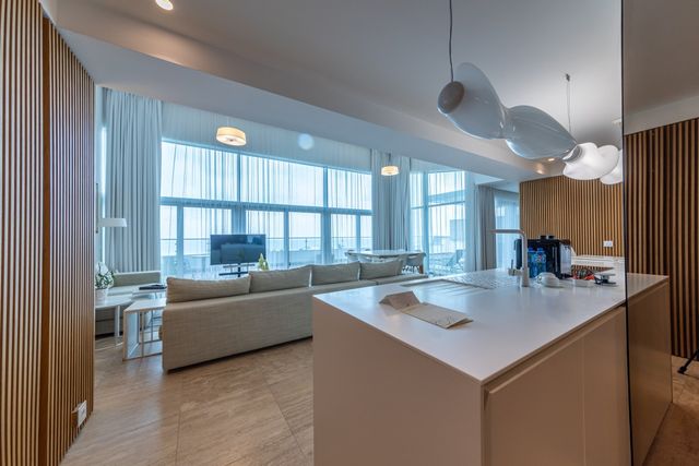 Corner Penthouses: Sunset & Sunrise in The Flamingo Grand Hotel