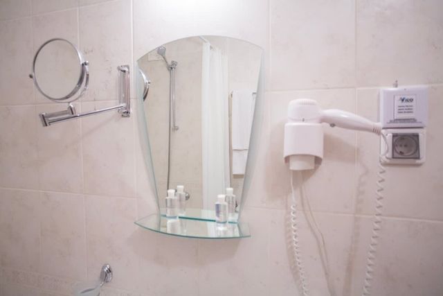 Bright Studio in a Spacious Complex in the Valley