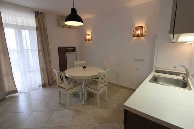 Cozy 2 bedroom apartment in Flores Garden