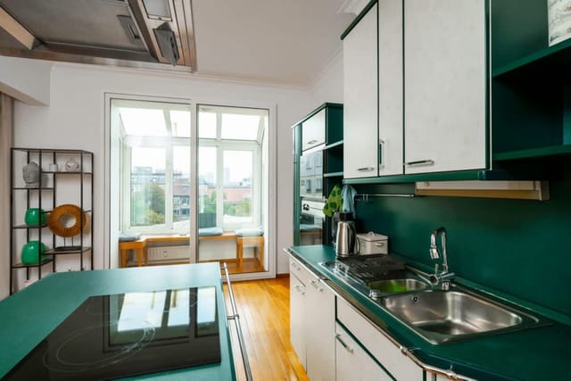 Charming 2BD Apartment in the Heart of the City