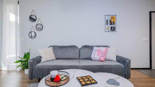 Fresh & Modern Apartment with Balcony