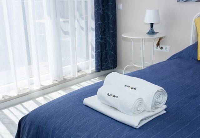 Sunny Blue  One-Bedroom Flat with Balcony