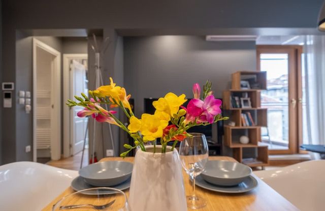 High-end Designer Aprt - AC & Lift & Balcony