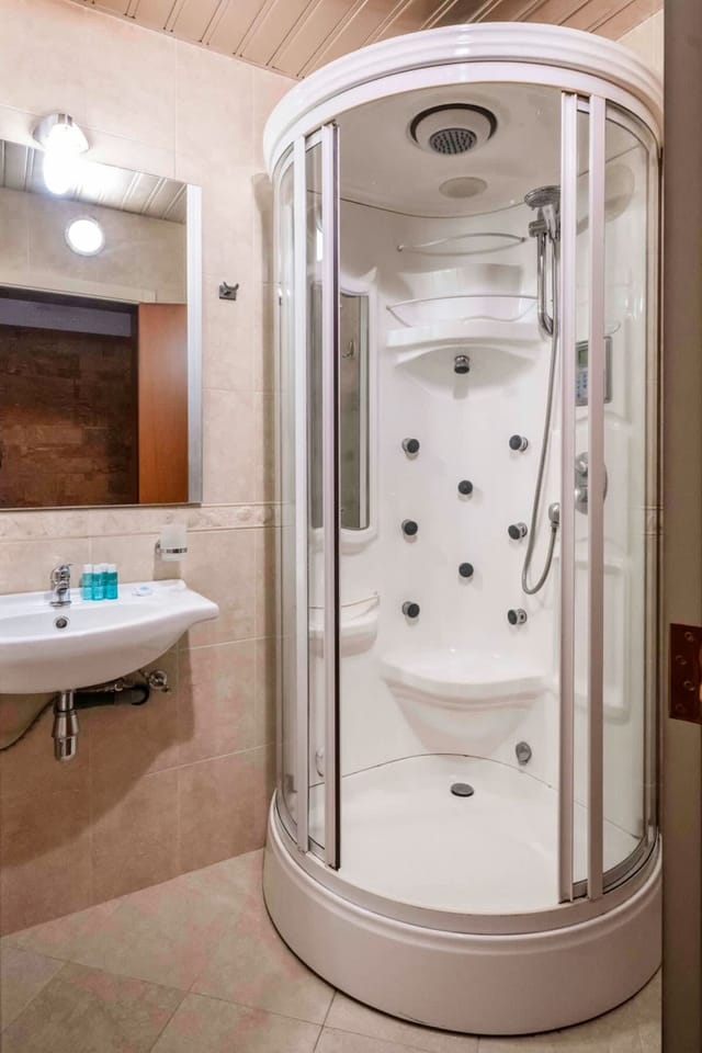 Vintage and Cozy 2BD/2BA Flat in Prime Location