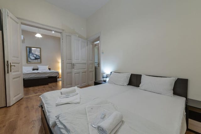 Apo Apartment - Top Center - Photo 3