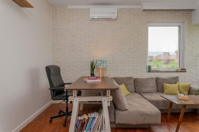 Flamingo Flat /Two-bedroom with Balcony\