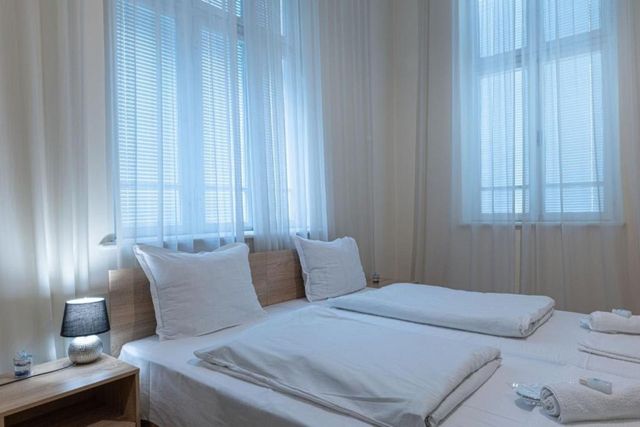 Apo Apartment - Top Center