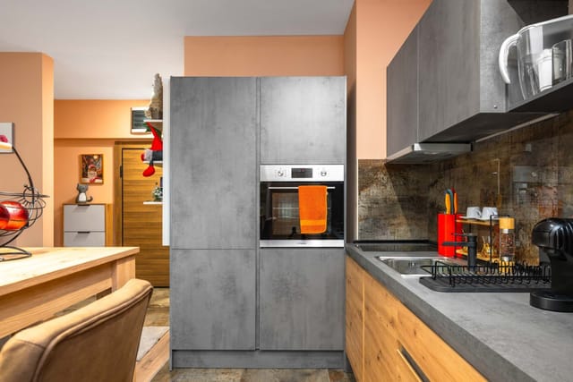 Warm & Stylish Retreat in a Quiet Area