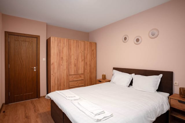 Warm & Spacious Stay with Balcony