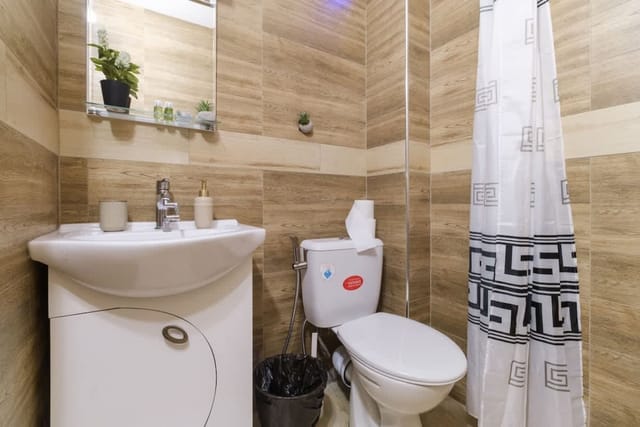 Serene Luxe Oasis Retreat on the Outskirts