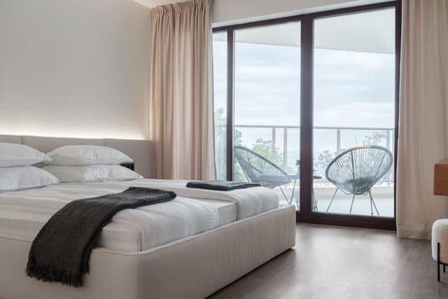 Stylish 1BR with Balcony & Parking | Skyline Varna