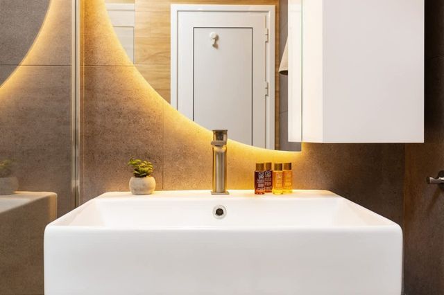 Platinum Designer Flat with Balcony &amp; Parking - Photo 2