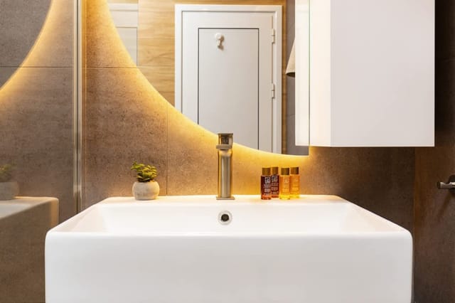 Platinum Designer Flat with Balcony &amp; Parking - Photo 2