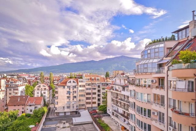 Spacious 2BD/2BA Flat - South Park & Vitosha Views