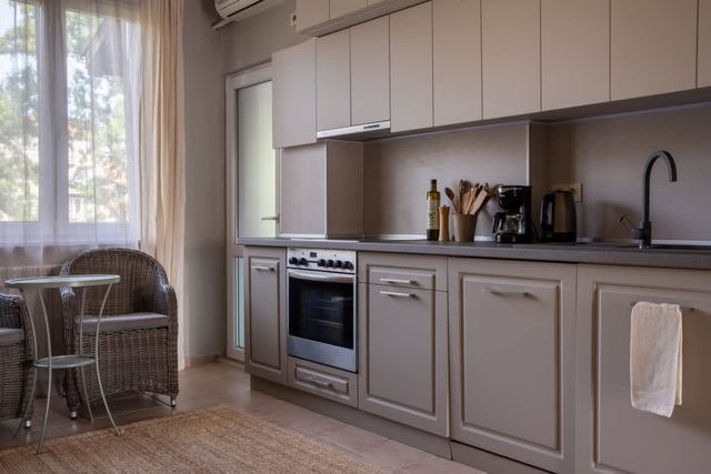 Retro-Chic 1BR Apartment next to Vasil Levski Blvd - Photo 4