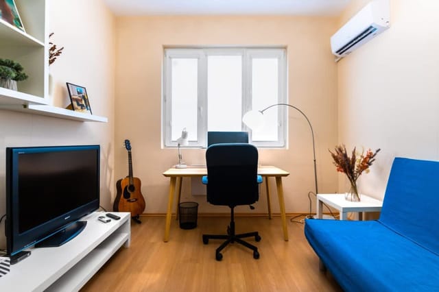 Sofia’s Best Area - Workspace+300 MBPS WiFi
