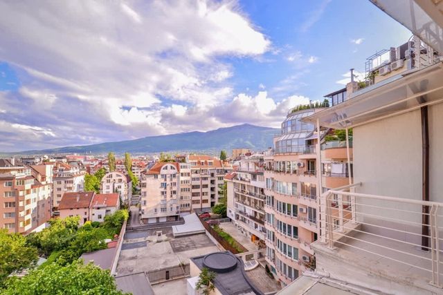 Spacious 2BD/2BA Flat - South Park & Vitosha Views
