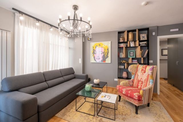 High-end Designer 2BR Aprt + Lift&amp;Balconies - Photo 4