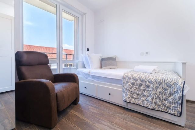 Serene Luxe Oasis Retreat on the Outskirts - Photo 4