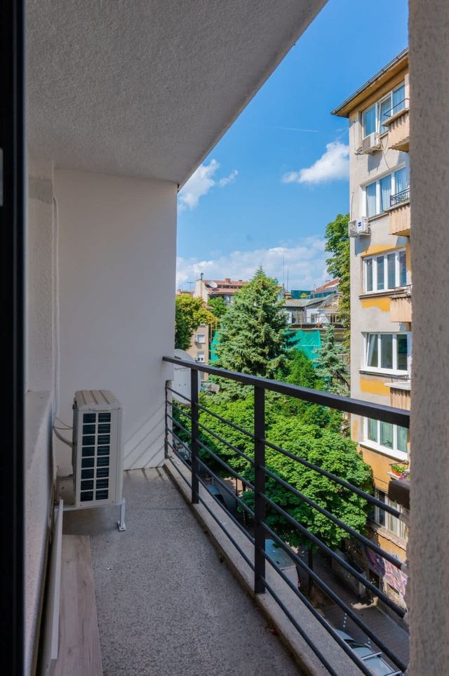 Charming Urban Retreat: Stylish 1BD Flat near NDK