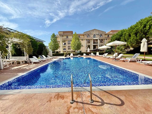 Cozy 1-Bedroom Apartment in Royal Bay