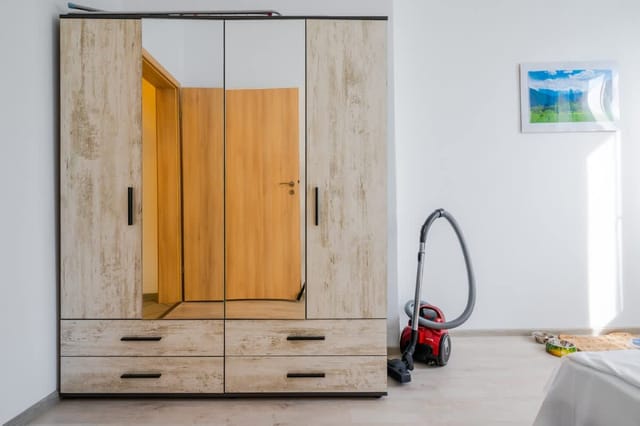 Central 1BD with Workspace & Subway Access