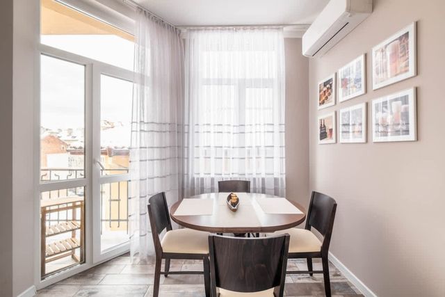 New 1930s quiet central apartment w/AC - 2 bedroom