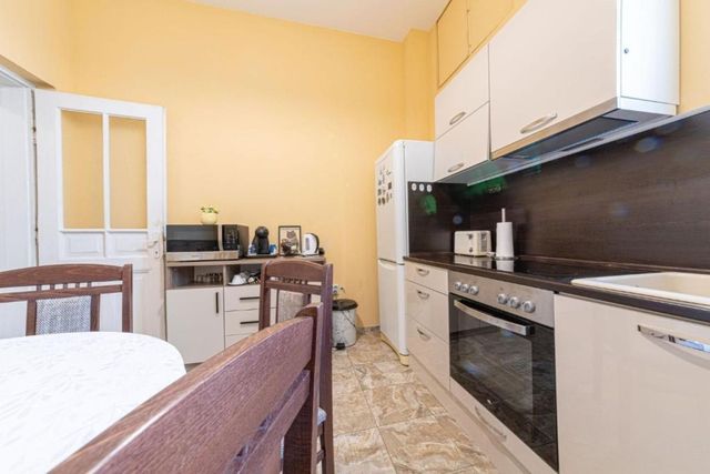 Apo Apartment - Top Center