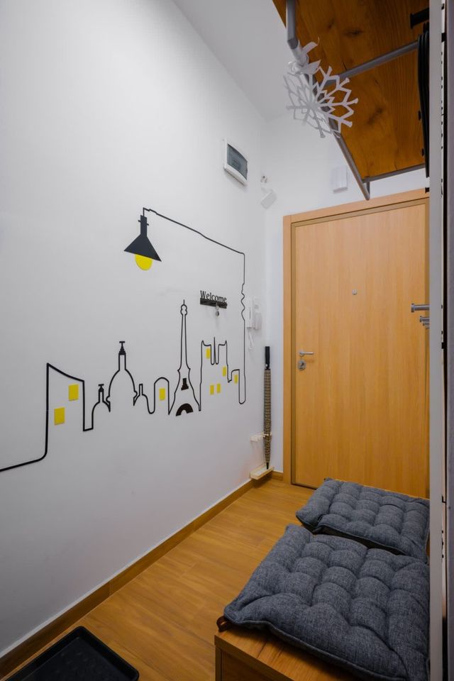 Modern 2BD Flat with Prime Location and Workspace