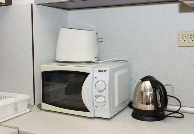 Cozy 2BD Flat with Balcony and Workspace