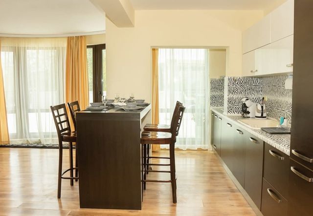 Cozy 1BD Apartment with a Spacious Terrace - Photo 3