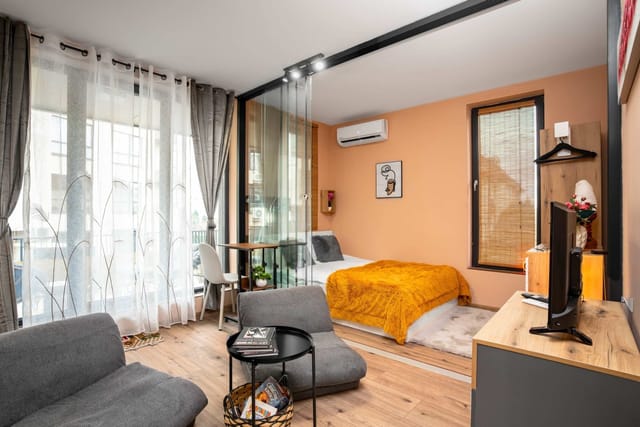 Warm & Stylish Retreat in a Quiet Area