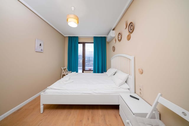 Sunny 1BR with Balcony - Photo 4