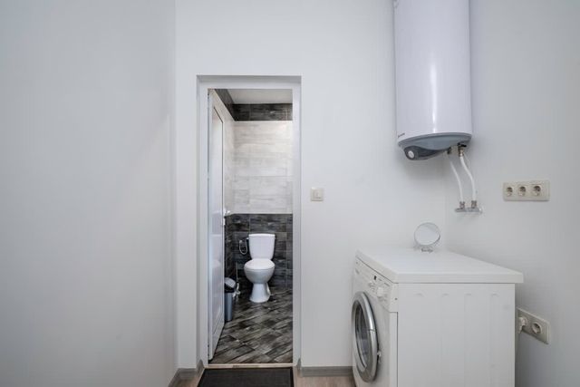 Central 1BD Next to Womens Market and Sofia's Gems